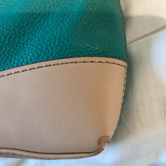 Tignanello Crossbody leather bag with card slots and zippered compartments. - Picture 13 of 14